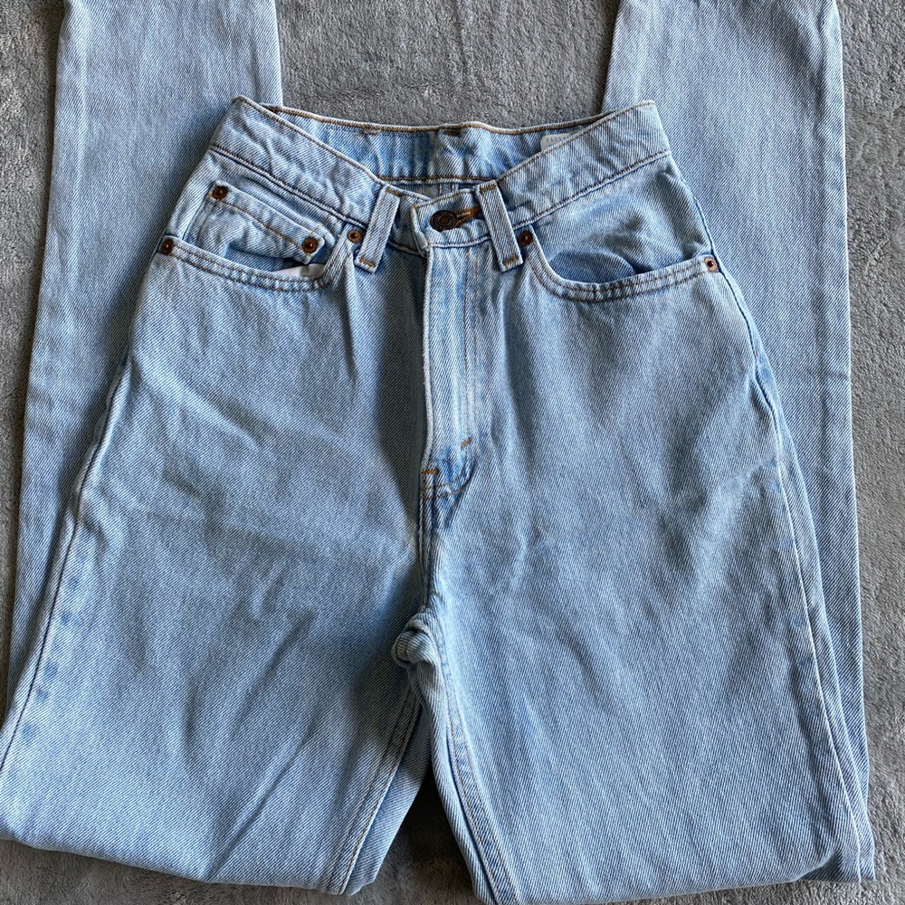 VINTAGE ✨ 90s Levi’s high waisted jeans